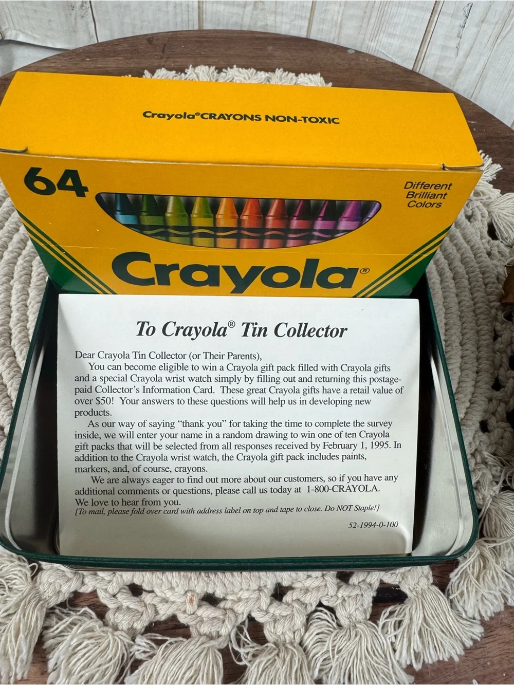 Crayola Vintage Keepsake Tin - Green & Burgundy includes 64 crayons.